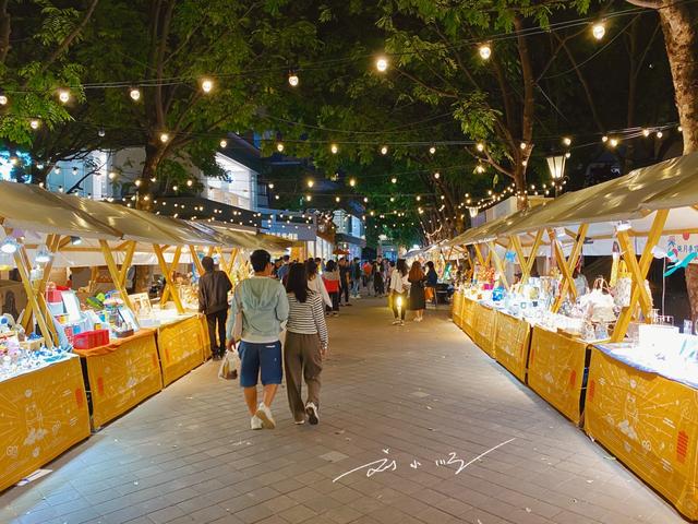 佛山市中心的網紅商業區，既現代又傳統，被稱爲廣東版太古裏
