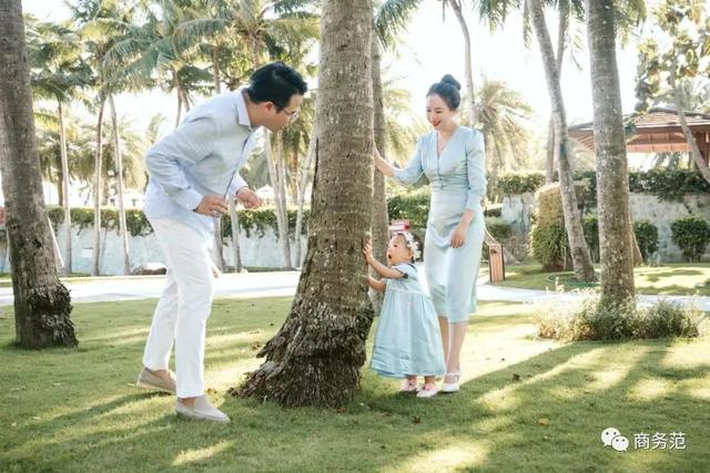 結婚四周年，我們帶女兒穿越回婚禮那一天…