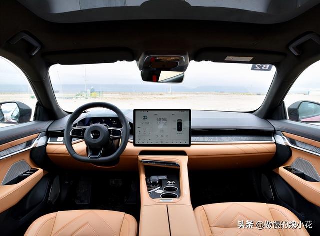 终身质保，仅售36万，吉利版“帕拉梅拉”正式交付，标配空气悬架