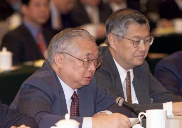 神秘富豪遭李嘉诚威胁，只因给大陆捐款500亿，他做错了什么吗？