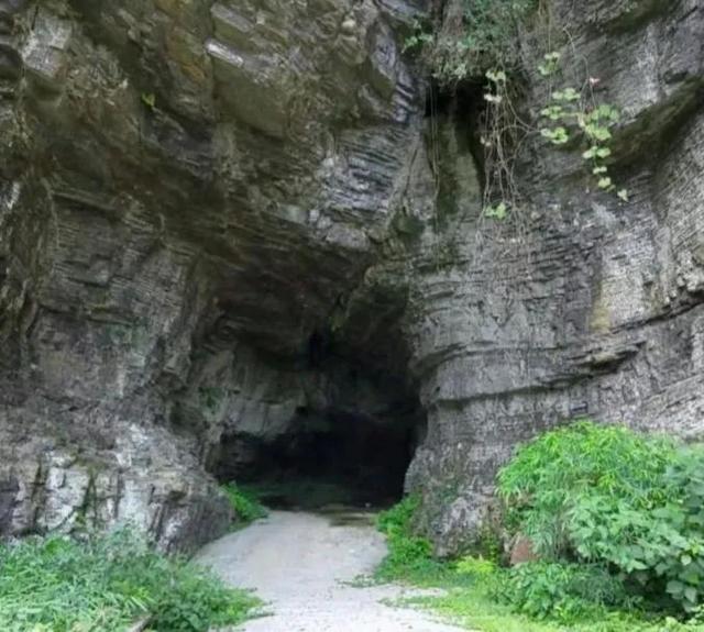 血戰邊城之十：湘西剿匪最後一戰，土匪藏身夯來洞解放軍燒辣椒熏