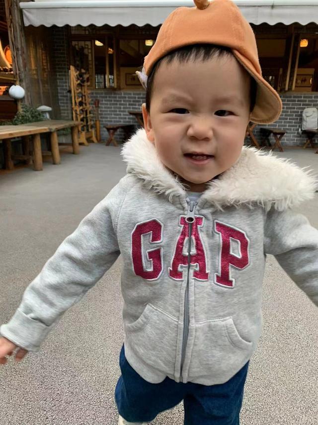 小宝老是改不掉吃手指，我好烦恼，怎么破，看看这样合适吗