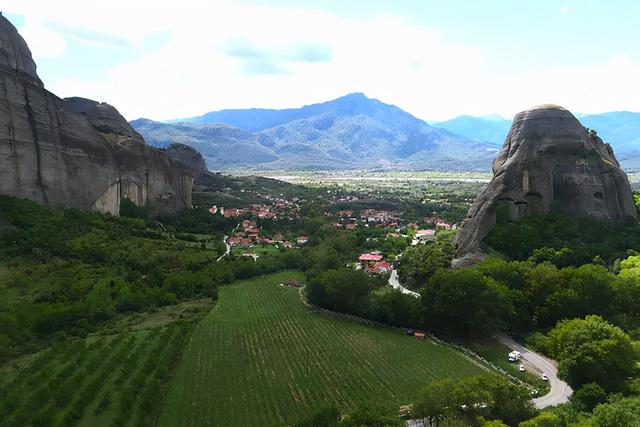 希臘深度遊：卡蘭巴卡、接近天堂的秘境 天空之城（Meteora）