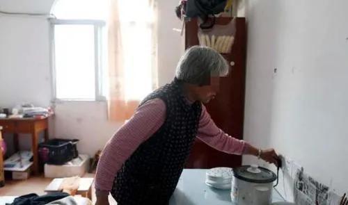 “新型啃老”方式出现，可多数父母并未发觉，还以为子女很孝顺