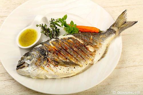 晚上吃的 13 种最佳食物（来自健康教练的建议）