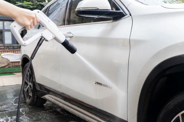 比特斯拉大胆多了，苹果造车不要方向盘，网友：这把车当手机了