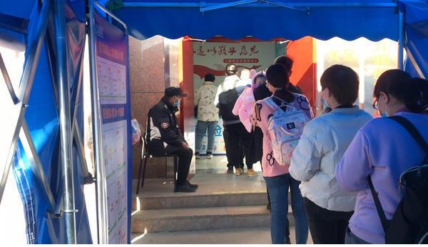 河南省儿童医院发热门诊一天就有600多个患儿就诊！啥原因？咋治疗？医生解读来了