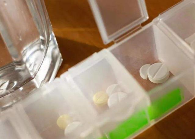 吃他汀类药物的朋友，若身体出现这3种情况，需及时停药