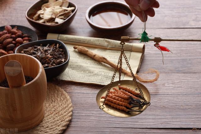 血虚的症状有哪些，血虚应该如何调理？