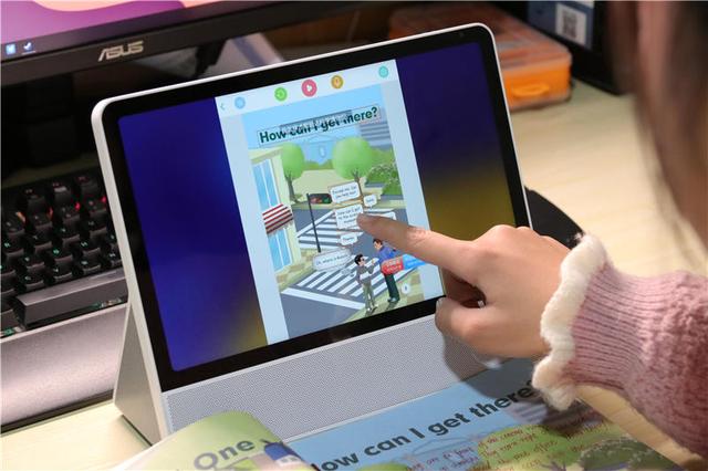 华为首款小精灵学习智慧屏体验，搭载鸿蒙系统，专为孩子打造