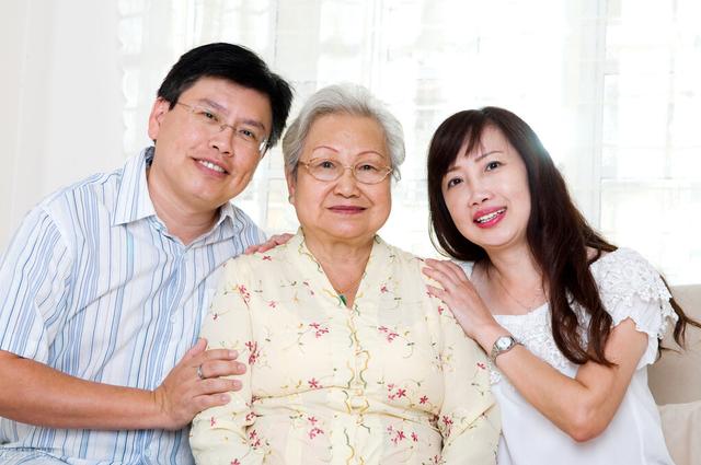 生个孩子，就能防止被护工欺负？别傻了，你的孩子很忙