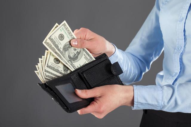 “35岁被裁”“高龄员工劝退”，互联网公司的寒冬来了？