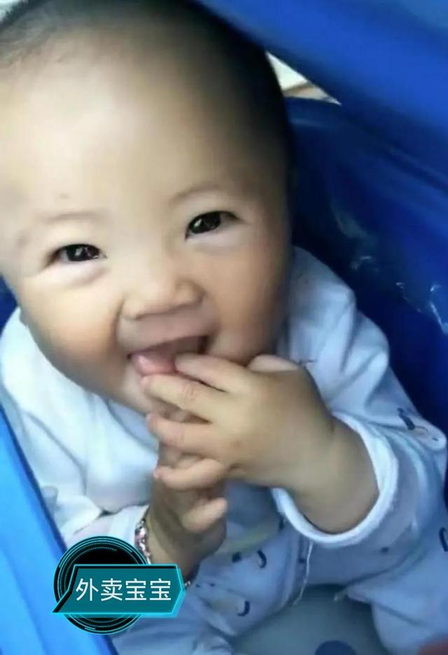 “外卖宝宝”菲儿美丽的笑容：源于父母不离不弃的陪伴