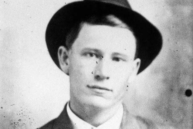 66岁破产，73岁靠一只鸡成为亿万富翁：退休？等我去殡仪馆再说吧