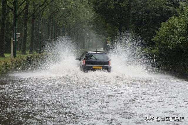 新能源汽车电池在车底，遇到暴雨积水怎么办？纯电车比想象中省心