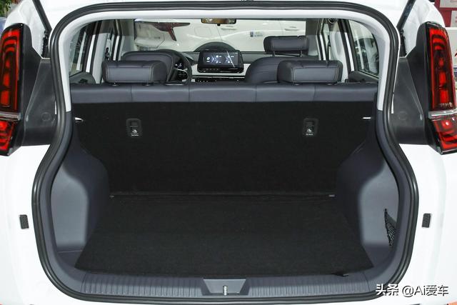 419公里续航，便宜大尺寸快充家用MPV，好养活省钱，实拍奔腾NAT