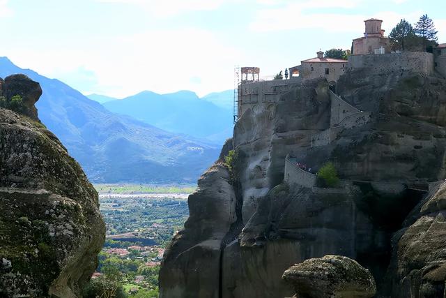希臘深度遊：卡蘭巴卡、接近天堂的秘境 天空之城（Meteora）