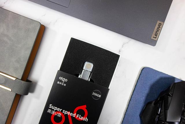 固态的速度、U盘的便携，aigo USSD U393有点“迪奥”