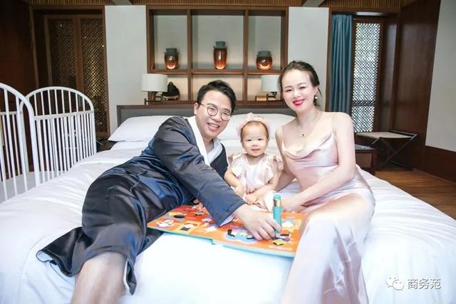 結婚四周年，我們帶女兒穿越回婚禮那一天…