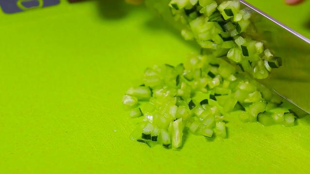 宝宝不爱吃饭，赶紧收藏这个辅食，一口吃进10种营养，出锅抢光了