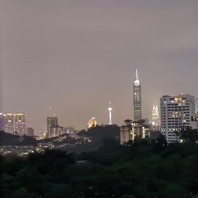 吉隆坡PNB118大廈——憑借160米高的桅杆，刷新世界第二高樓高度