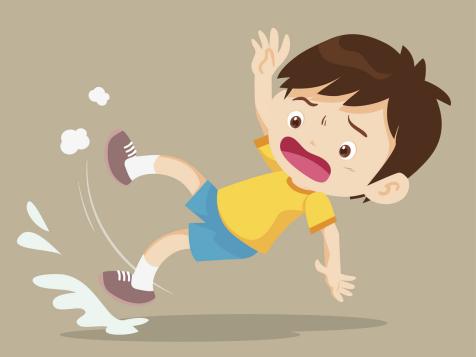 孩子摔倒了扶不扶？怎么扶？你的反应决定了孩子以后的性格