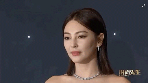 张雨绮荣获年度美丽女人奖项，网友却质疑其面部僵硬，疑在恢复期- 太阳信息网