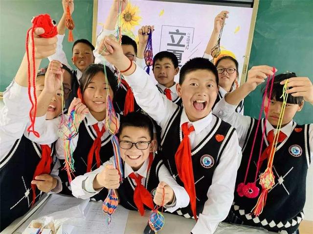 给孩子过圣诞节是为了给仪式感？中国每一个传统节日仪式感足够