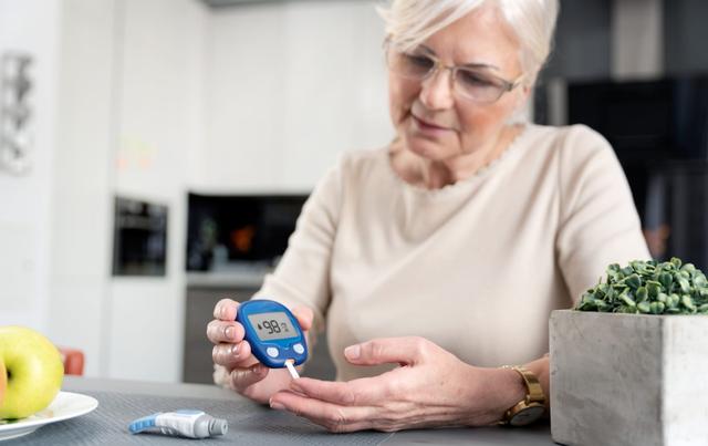 59岁养生大师“患癌”离世，深刻反思：养生要找对方法，别盲目