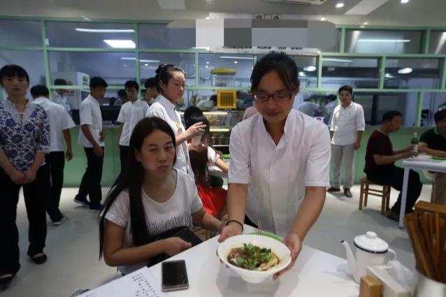 盛名已久的北京炸醬面，爲啥火不動了？改行廚師:3個弊端仍在