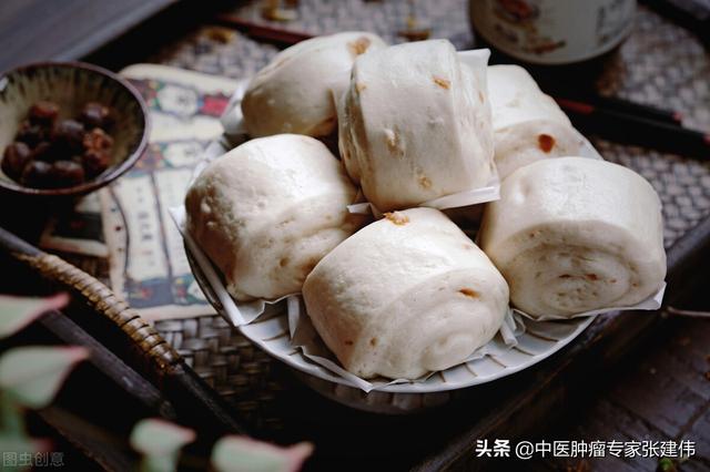 吞干饅頭可自測食管癌？醫生：出現這幾個“信號”趕緊就醫