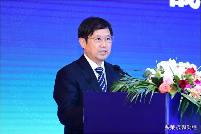 68岁成为重庆首富，坐拥1400亿财富，与雷军并列登上胡润榜第21位