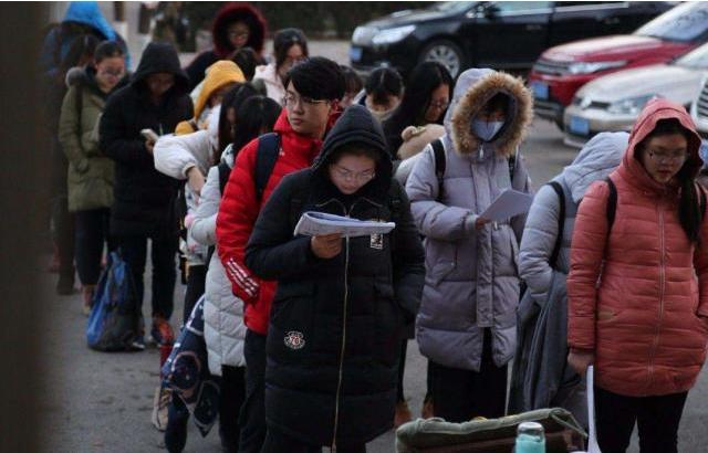 “新型啃老”出现了？父母还被蒙在鼓里，反而认为孩子努力上进