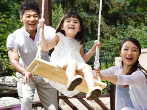 孩子摔倒了扶不扶？怎么扶？你的反应决定了孩子以后的性格