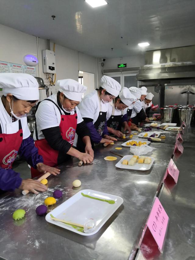 面面皆自手搓揉，营养美味驻心头—城东幼儿园“花样面食“比赛