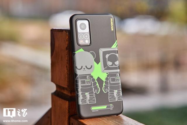 「IT之家开箱」魅族 18X PANDAER 重塑手机壳图赏