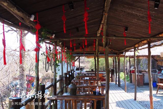浙江四明山有一個飯店村，周邊風景美不勝收，村中竟有50多家飯店