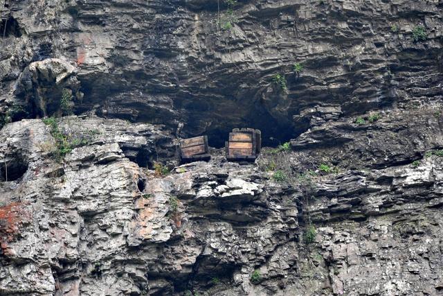 三峽懸棺考古：尋寶之旅見證千年棒殺，竟挖出一個消亡的民族
