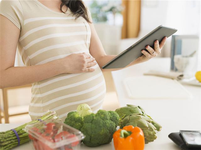 孕中期准妈妈营养补充很重要，不仅要补钙，还要多吃这些东西