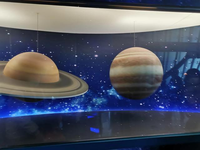 陪孩子去天文馆参观，学到了不少关于宇宙的知识