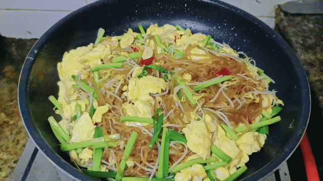 冬天又干又冷，记得给孩子吃1道“暖和菜”，通便润肠，真香啊