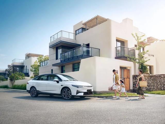 老师儿，买新能源车不？可中的那种