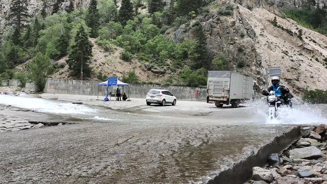 騎著150摩托北京出發，行程一萬四千多公裏摩旅川滇臧十余省