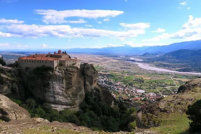 希臘深度遊：卡蘭巴卡、接近天堂的秘境 天空之城（Meteora）