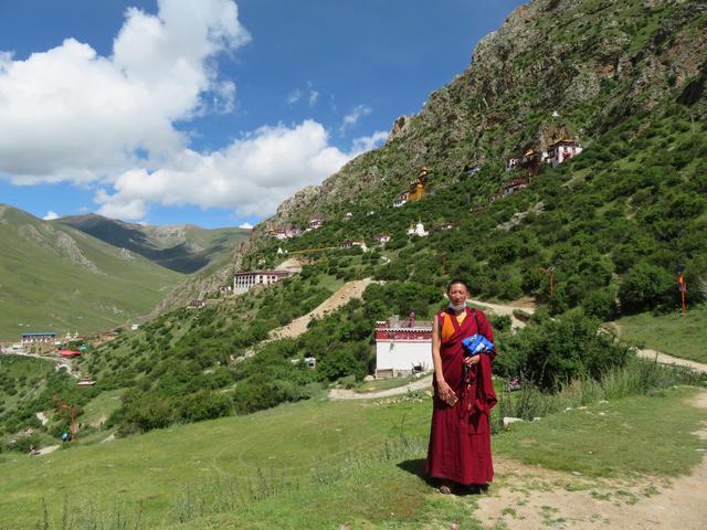 藏在懸崖上的寺廟，1300多年曆史，如今成小衆景點