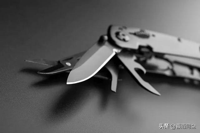 背包客的多功能便攜工具：最適合露營和背包旅行的5款多功能工具