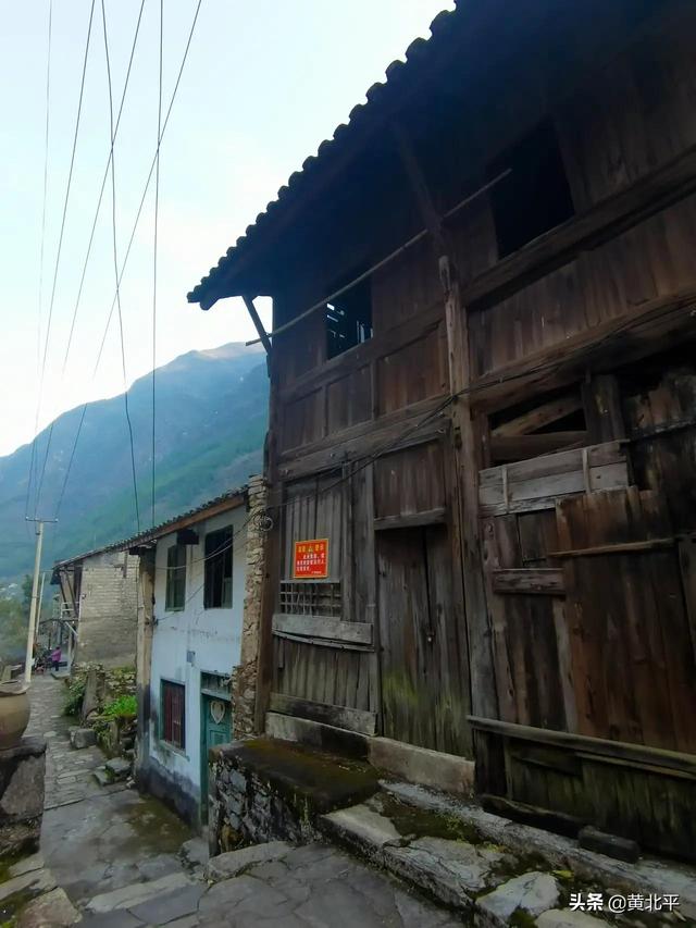 重慶市巫溪縣甯廠鎮，世界制鹽鼻祖之地，超萬人的生活區人去房空