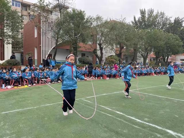 家长开启凡尔赛模式：谁说娃写作业“鸡飞狗跳”？不存在！“双减”一来，亲子关系杠杠滴