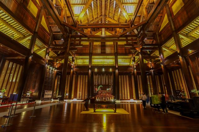 廣東旅行，發現一座禅修酒店，造型像古代宮殿，建築大有來頭