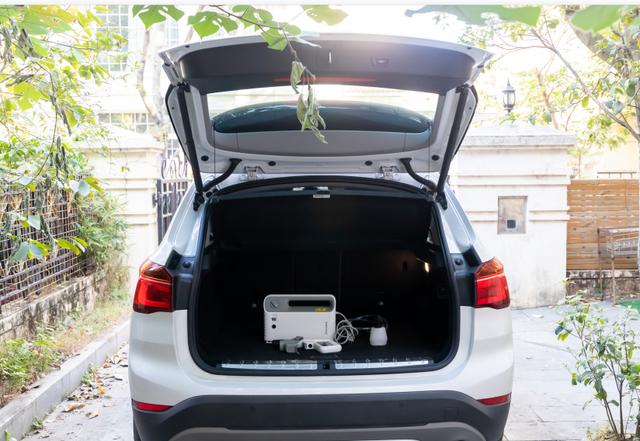 比特斯拉大胆多了，苹果造车不要方向盘，网友：这把车当手机了